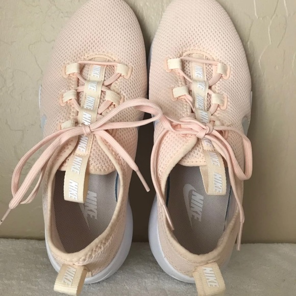 NIKE WOMENS ASHIN MODERN RUNNING SNEAKERS 9 - Picture 3 of 5